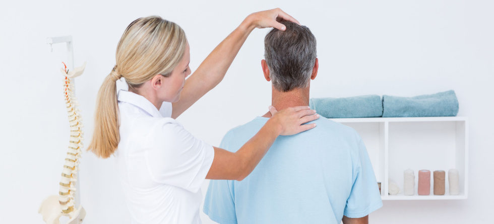 How long should neck pain last before seeing a doctor?