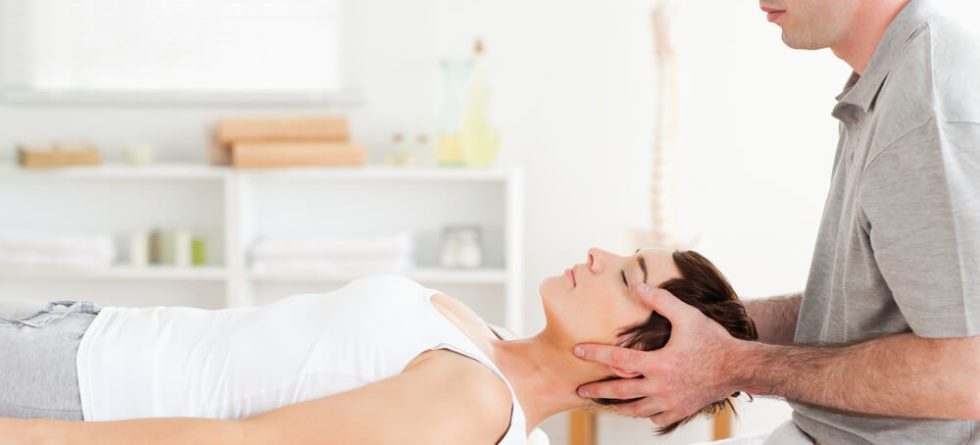 Who Is Better For Neck Pain, a Chiropractor or Physiotherapist?