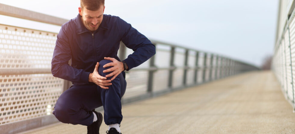What Are The Symptoms Of A Torn Ligament In Your Knee